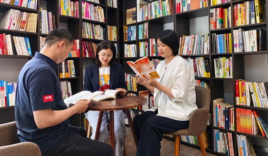 翻開(kāi)“城發(fā)”這本書(shū)，每一頁(yè)，都是鄭州的煙火與遠(yuǎn)方